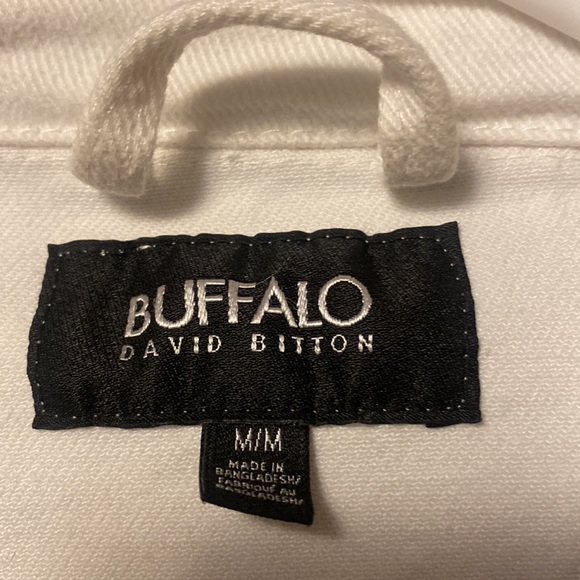 - NWOT WHITE JEAN JACKET - Picture 2 of 9